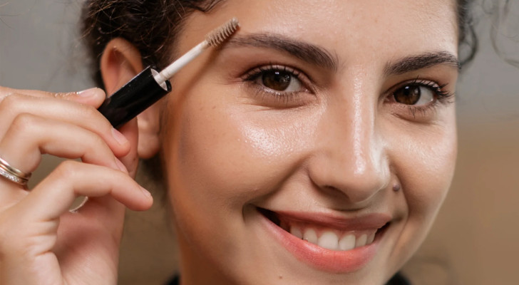 خبراء علم النفس الاجتماعي: عقول الرجال تنجذب للنساء اللاتي يضعن القليل من المكياج