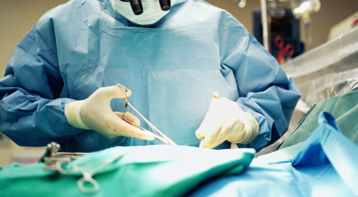 واقعة طبية صادمة.. استئصال ورم يزن أكثر من 60 كلغ من بطن رجل!