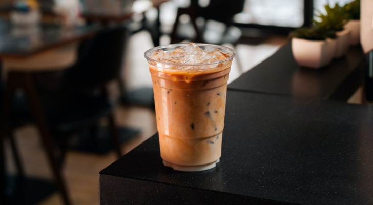 خبراء الصحة ينصحون: لا تشرب القهوة بكوب بلاستيكي بتاتا! السبب سيصدمك!