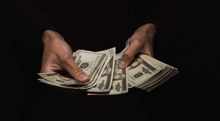 العلم يقول: تظاهر أنك ثري.. تصبح ثريا! ما الحكاية؟