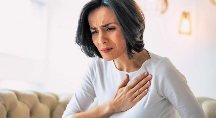 ألم الصدر الخطير: علامات ألم الصدر التي تستدعي التوجه للمستشفى فورا