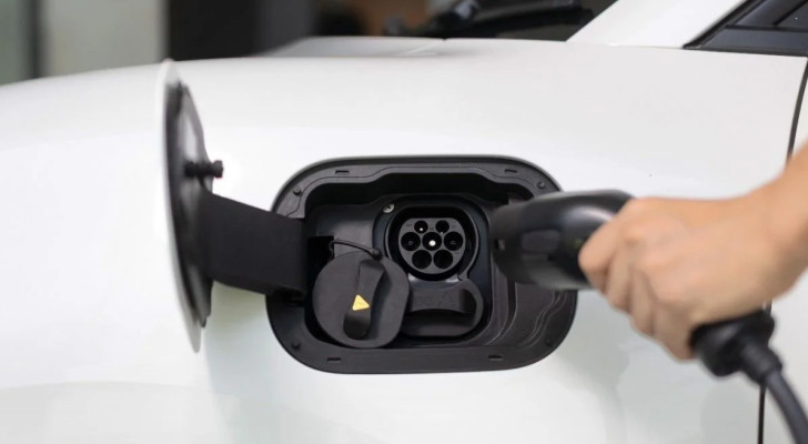 انتبه عند شحن سيارتك الكهربائية… أخطاء شائعة لا تقع فيها!