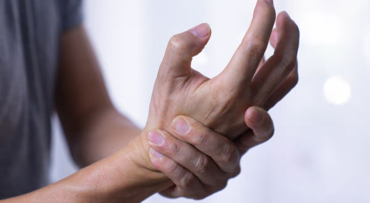 علامات صامتة تظهر لأسابيع قبل اكتشاف السرطان… معظم الناس يتجاهلها