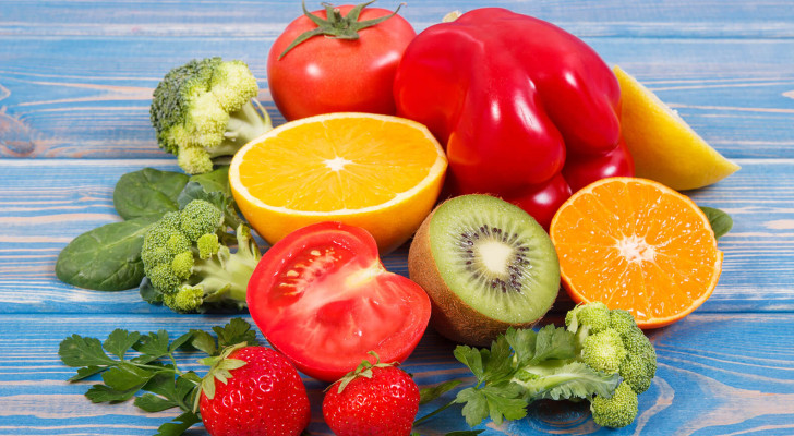 أطعمة تتفوق على الفراولة والليمون في فيتامين ج.. ما هي؟!