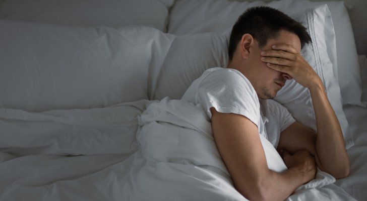 خبراء: قلة النوم تكبر المشاكل الصغيرة.. لن تصدق ماذا يفعل عقلك أثناء الأرق!