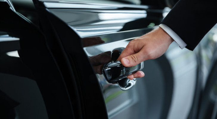 الصين تعلن حظر مقابض الأبواب المخفية في السيارات.. والسبب؟