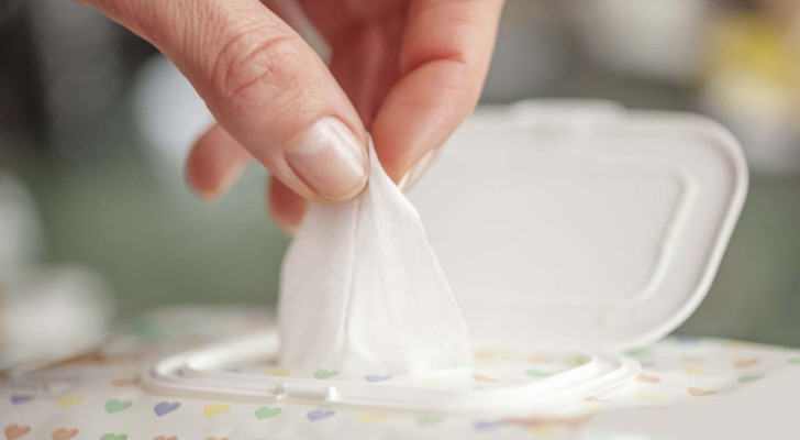 تحذير طبي عاجل: لا تستخدموا المناديل المبللة على الجروح أبدا.. لهذا السبب!