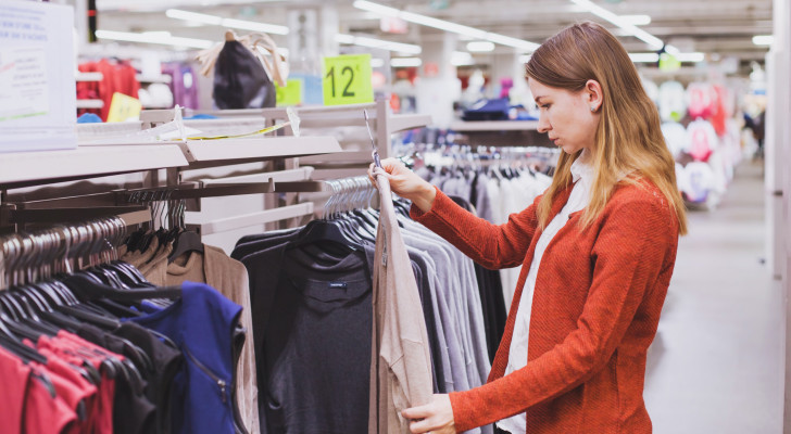 خبراء يوصون الرجال: التسوق الأسبوعي لزوجاتكم يرفع المعنويات ويخفف الضغوط النفسية!