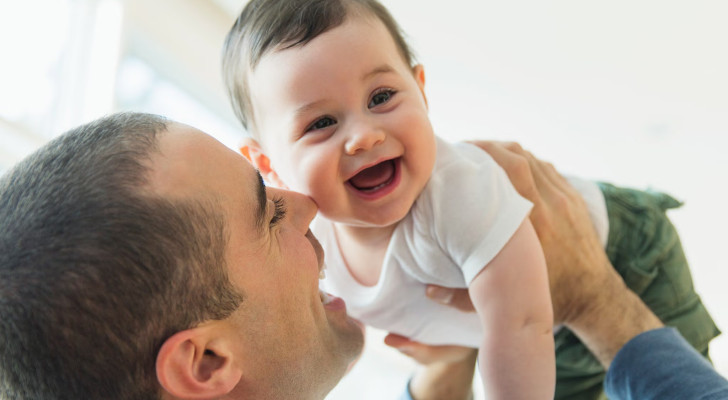 أبحاث جديدة: الأب يقضي أكثر من ٣ آلاف ساعة لعب مع أطفاله منذ الولادة وحتى سن الـ ١٨!