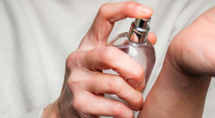 هل العطور تؤثر سلبا على الهرمونات والخصوبة؟