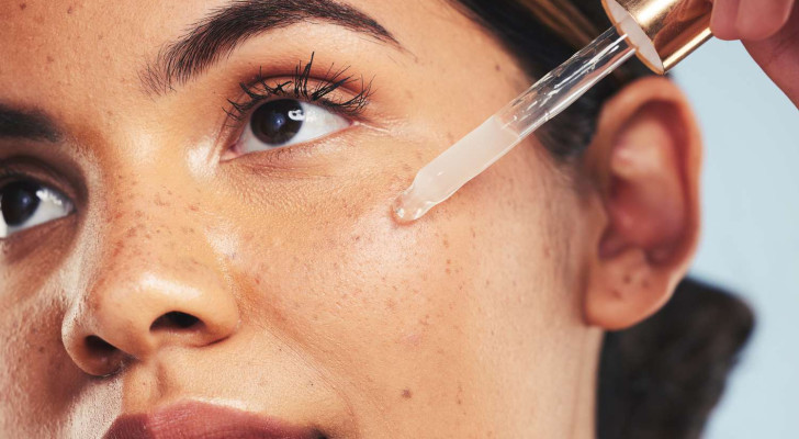 طبيب جلدية يجيب.. هل من الآمن استخدام الريتينول إذا لم يكن لديك حب الشباب؟