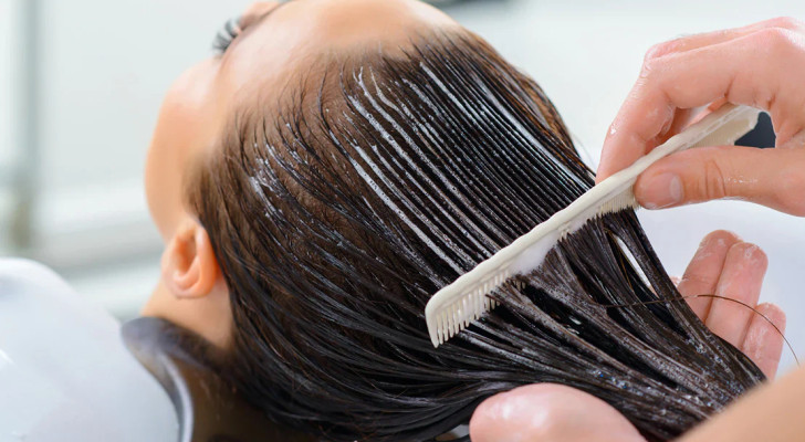 5 ماسكات طبيعية بالبيض لاستعادة لمعان الشعر وترطيبه قبل العيد