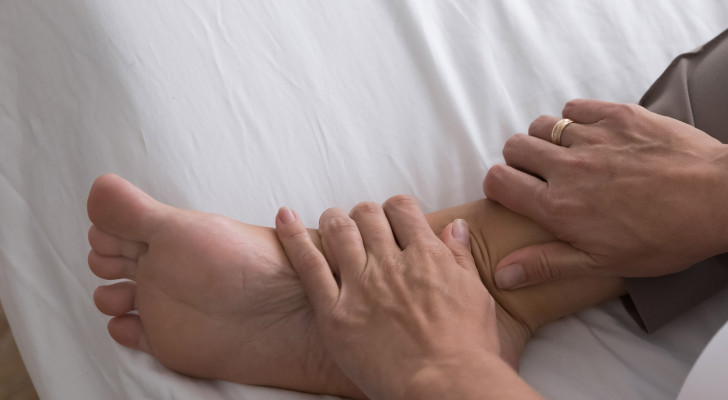 علامات أمراض الكلى التي تظهر في الساقين.. انتبه لها جيدا