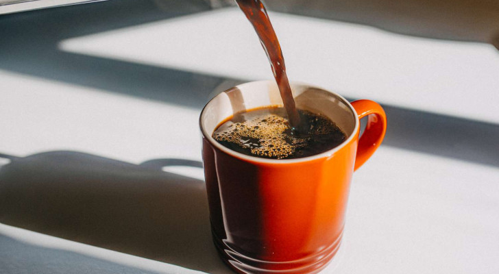 معلومة قد تصدمك.. ماذا يحدث بجسمك عند شرب 3 إلى 4 أكواب من القهوة يوميا؟