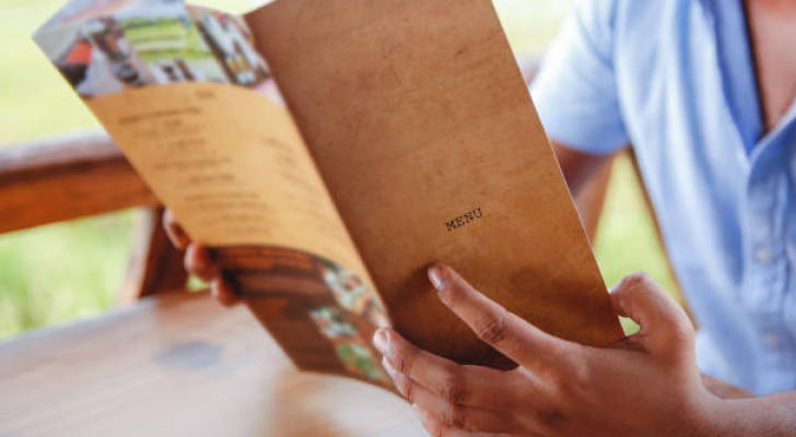 خبراء: مينو المطعم من أخطر الأسطح الملوثة الناقلة للأمراض في العالم!