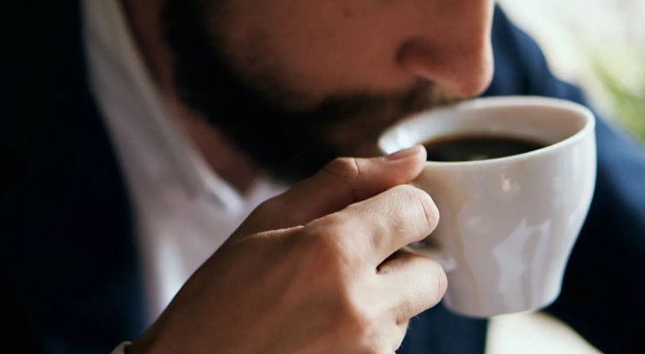 خبراء الصحة يثبتون: "القهوة ليست مجرد مشروب.. بل تحارب سرطان القولون بشرسة!"