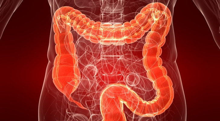 رجل خمسيني يعاني من ألم غامض في البطن وفقدان وزن مفاجئ وبراز داكن اللون.. ما التفسير؟