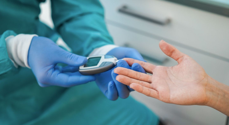ثورة في علاج السكري: جهاز جديد قابل للزرع قد ينهي عناء مرضى السكري!