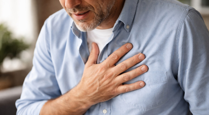 لماذا نشعر أحيانا بغصة مؤلمة بشكل فجائي في وسط الصدر رغم سلامة القلب؟
