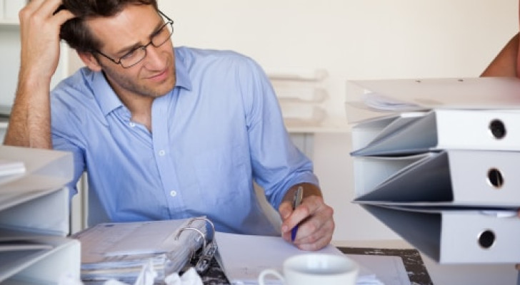 الأشخاص الأذكياء… فوضويون أكثر مما تتصور! إليك السبب العلمي