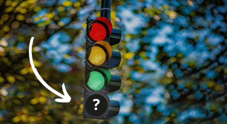 إشارات المرور تدخل عصر السيارات الذكية عالميا.. ضوء رابع في الطريق!