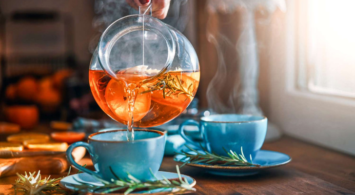 ليست كل الأعشاب آمنة لأمعائك.. إليك أفضل الخيارات لعلاج القولون العصبي