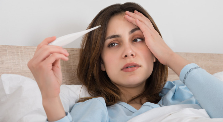 حمى خفيفة وقشعريرة ليلا تستمر لأسبوع.. هل يمكن أن تكون علامة على السرطان؟