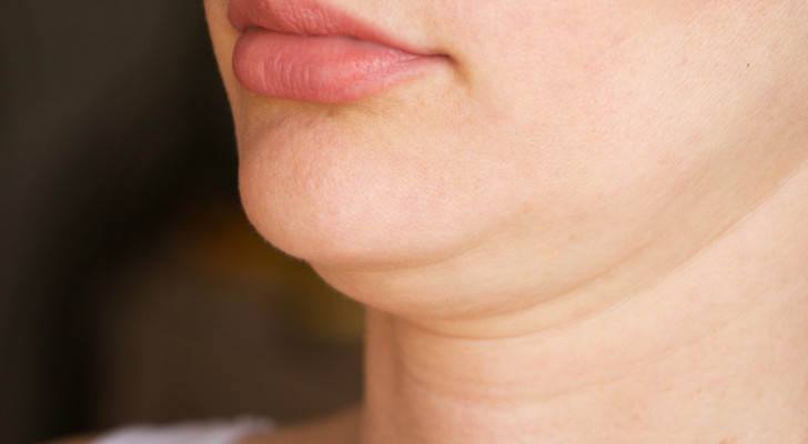 تخلصي من الذقن المزدوج بهذه الطرق السريعة بدون ريجيم أو شفط!