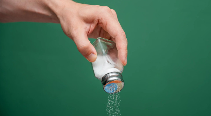 ما الأفضل لمرضى الضغط: الملح الأخضر أم الملح الأبيض؟