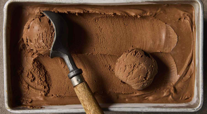 آيس كريـم الشوكولاتة قادر على تقليل الألم العاطفي عند تناوله!