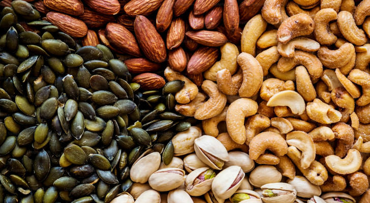 أقوى 9 أنواع من المكسرات والبذور قادرة على تنزيل الكوليسترول ودعم صحة القلب