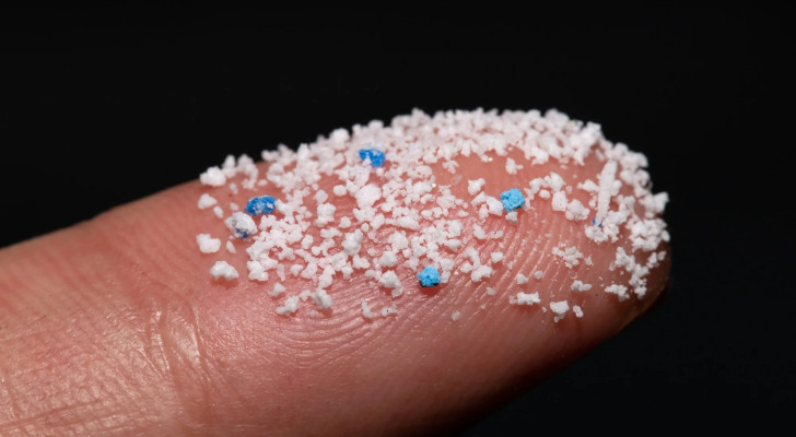 بحث صادم.. أنت تتنفس ما بين 28 ألفا و108 آلاف جزيء من البلاستيك يوميا دون أن تدري!