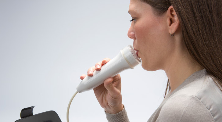 خبراء يطورون فحصا تشخيصيا دقيقا وسريعا يكشف الأمراض المزمنة عبر هواء الزفير!