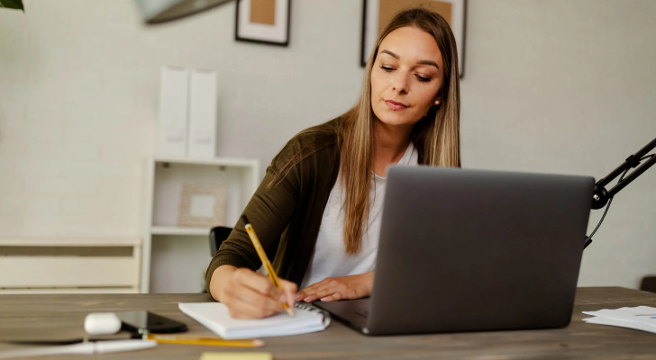 تقارير: خلال دوام الـ 8-9 ساعات.. الموظف لا يعمل فعليا سوى ساعتين من يومه!