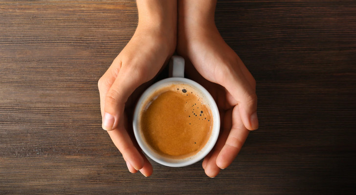 أبحاث تثبت: القهوة ترفع كفاءة الدماغ وتخفف التوتر سواء بالكافيين أو بدونه!