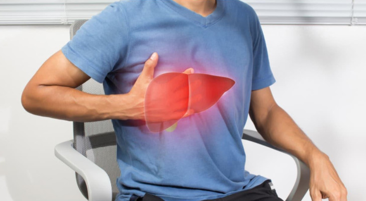 ما أعراض تكدس الدهون على الكبد؟