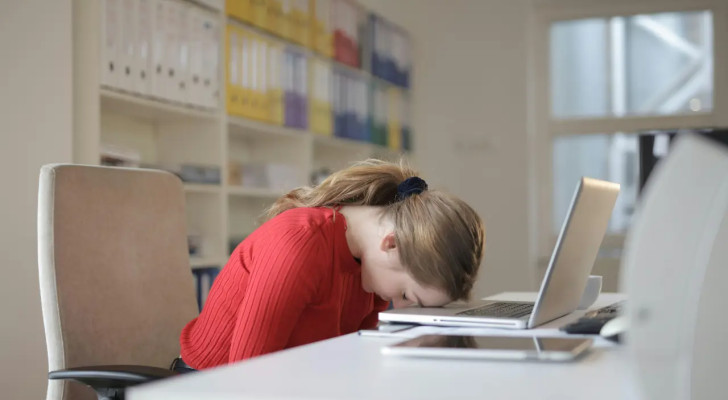 لماذا نشعر بالنعاس عند تناول أدوية الحساسية (مضادات الهيستامين)؟