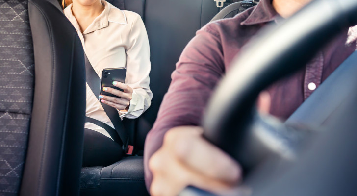 جيل زد يغير القواعد.. لماذا لم تصبح رخصة القيادة أولوية لدى الشباب؟
