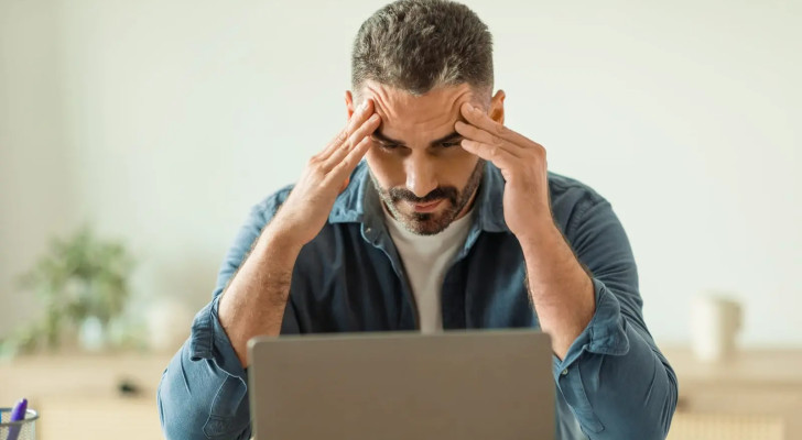 وكأنه سيحدث شيء ما .. لماذا نشعر بالقلق دون سبب واضح؟