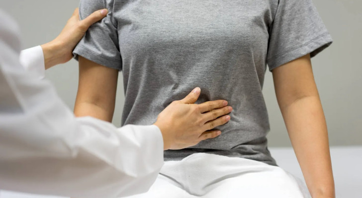 هل تعانين من ألم غير طبيعي؟ تعرفي على أعراض بطانة الرحم المهاجرة في سن الـ30
