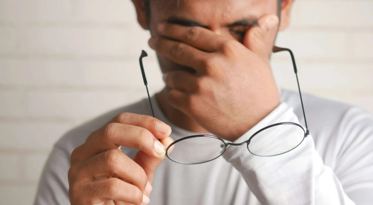لماذا يضعف النظر عند بعض الأشخاص ليلا؟ وما الذي يكشفه هذا العرض عن صحة العين؟