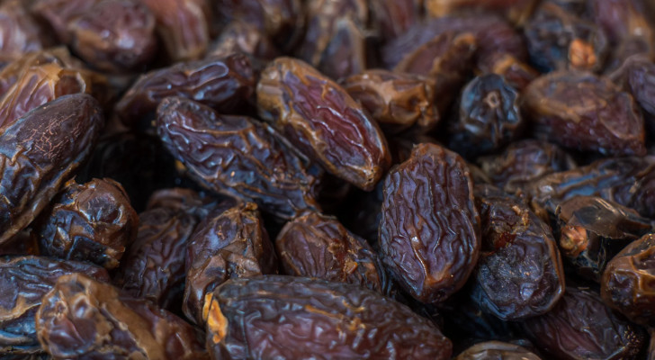 ماذا يحدث لجسمك عند تناول حبة تمر يوميا على الريق؟