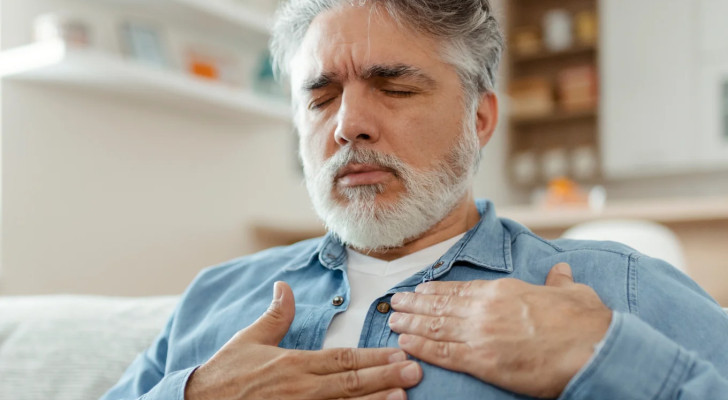 5 أعراض قلبية خطيرة تتطلب الذهاب إلى أقرب طوارئ.. لا تتجاهلها