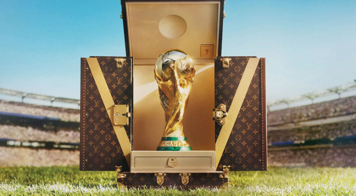 لويس فيتون تصمم صندوقا فاخرا لكأس العالم 2026.. تحفة لحمل أغلى جوائز كرة القدم!