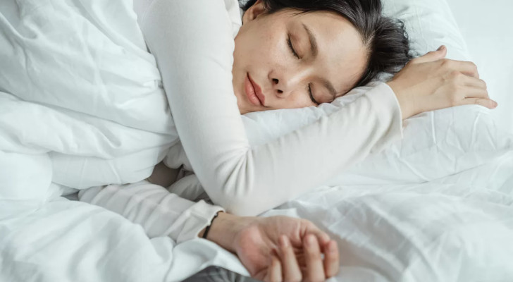 لماذا يظهر شخص غائب عن حياتك في أحلامك فجأة؟ هل هذا يعني أنه يفكر بك؟