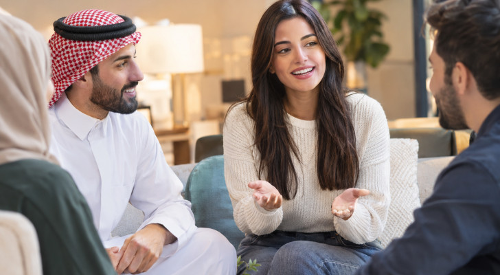 عندما يصمت الحوار فجأة.. 30 سؤالا تنقذك من المواقف المحرجة