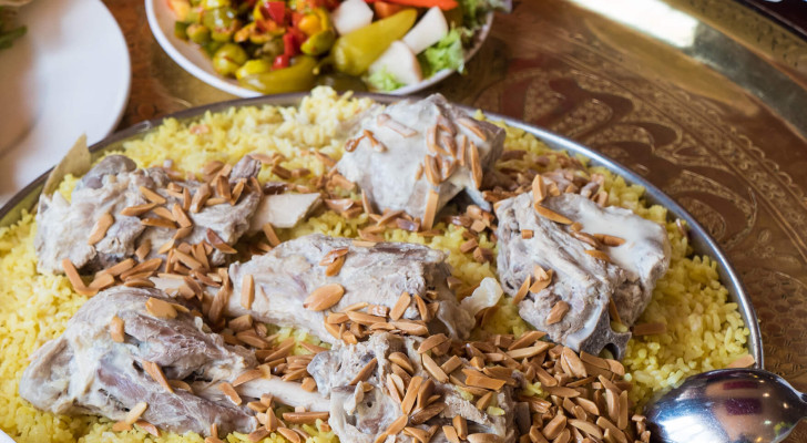 تجوع نفسك طوال اليوم.. ماذا يحدث لجسمك عند تناول وجبة واحدة كبيرة يوميا؟