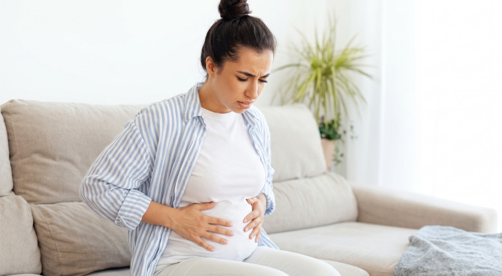 للنساء في سن الـ30 فما فوق.. لماذا لا تتوقف النفخة والغازات؟ إليك الأسباب المحتملة