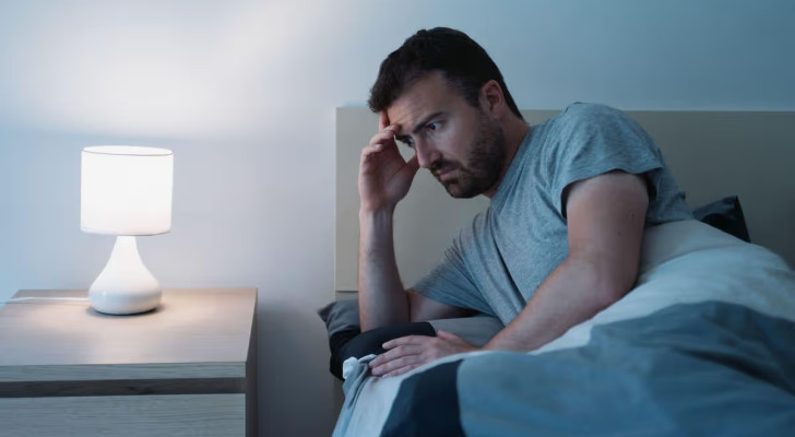 تأكلها قبل النوم؟ 10 أطعمة قد تبقيك مستيقظا طوال الليل