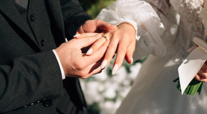 من أين جاءت فكرة ارتداء العروس فستانا أبيض؟ ومن أول من ارتدته؟